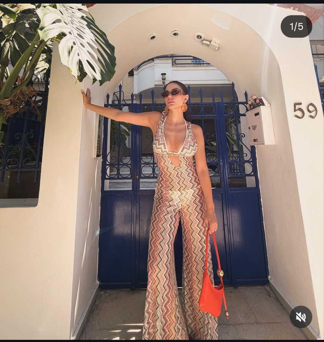 depy56's tweet photo. It's already hot in Greece demet.🥵🥵#demetözdemir https://t.co/mmtb1XO41z