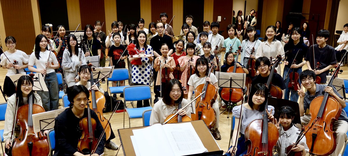 violibon's tweet photo. 函館から札幌に戻り、今日は阿部博光先生とHBCジュニアオーケストラの皆さんと、8月9日の演奏会に向けてリハーサル😊✨
チャイコフスキーの前奏が始まったと思ったら…ハッピーバースデー⁉️まさに今日7月5日が誕生日だったので、お祝いしていただき感動&amp;感謝🥹✨
またさらに充実した一年にします‼️ https://t.co/ebgZB2Fpe1