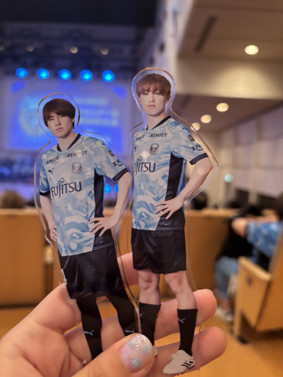 honokaaa33's tweet photo. みんなユニ着ててびっくり👀
着替えられるように持って来といてよかった！

新体制の服装の参考になったから、湘南の方はユニ着ていこう！

元々買う予定だったけど、哲也くんからお願いされたのでたくさんユニ着て応援行きます🔥
45分押しなんて感じないくらい楽しかったー😆 https://t.co/rjBWHHebz9