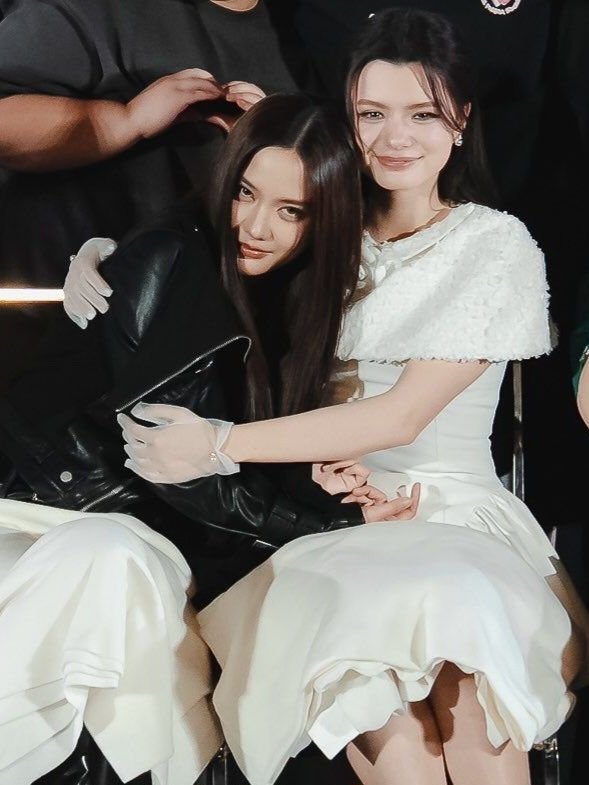myosotis285's tweet photo. "She's mine and mine alone"

Fine, we get it

THE AIR FINAL EPISODE
#เสน่หาวาโยตอนจบ https://t.co/43mEkq2oQx