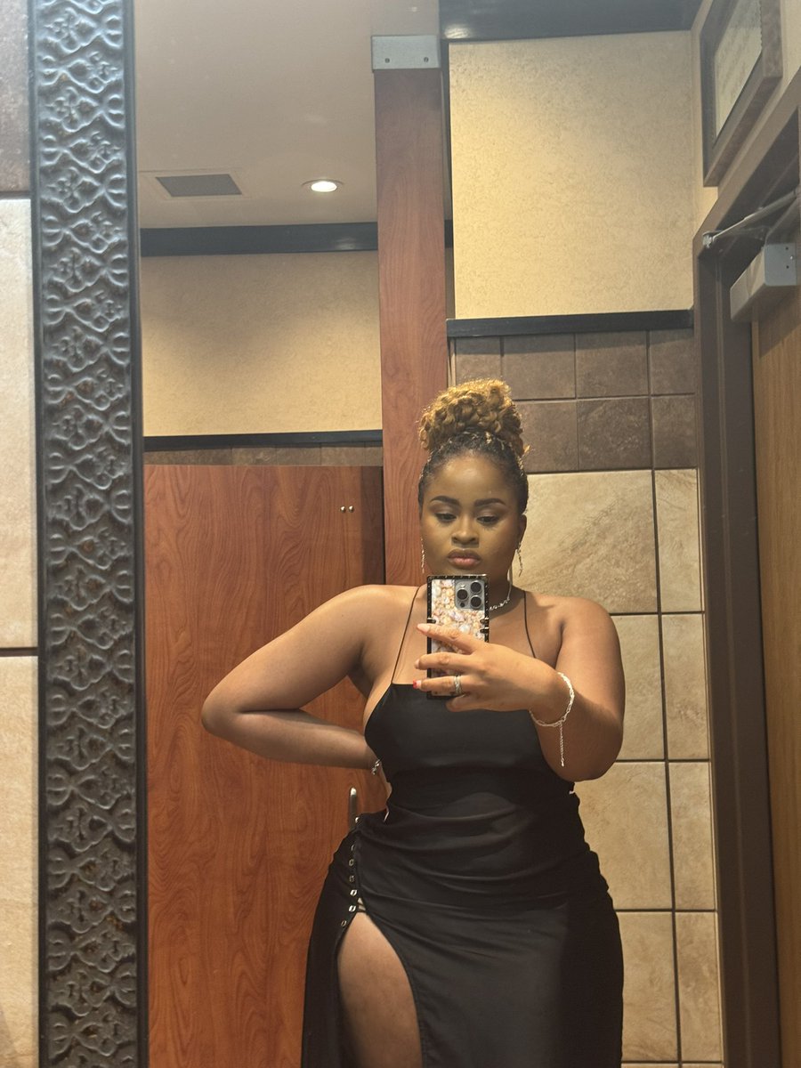 real_amaka_mbah's tweet photo. A little elegance goes a long way🌸 https://t.co/8vVMyBfxNk