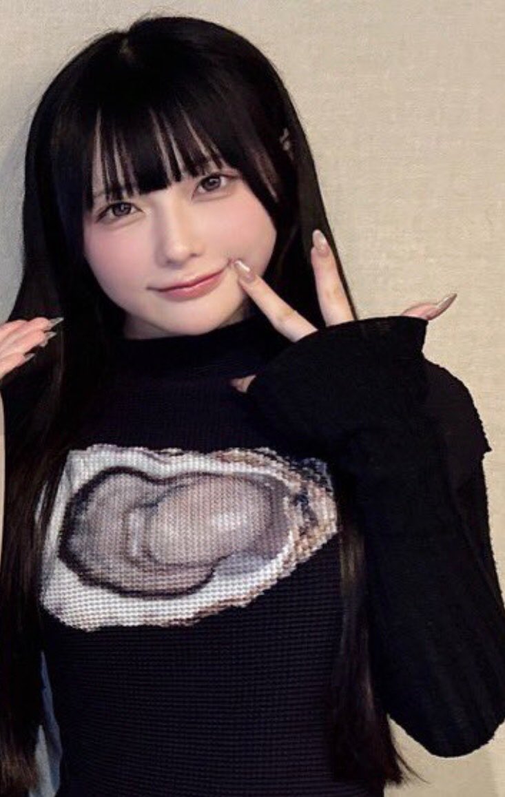manmamia01's tweet photo. あのちゃんとあむちゃんとひょうろく同じ服着てて神 https://t.co/BLV4i7zLZx
