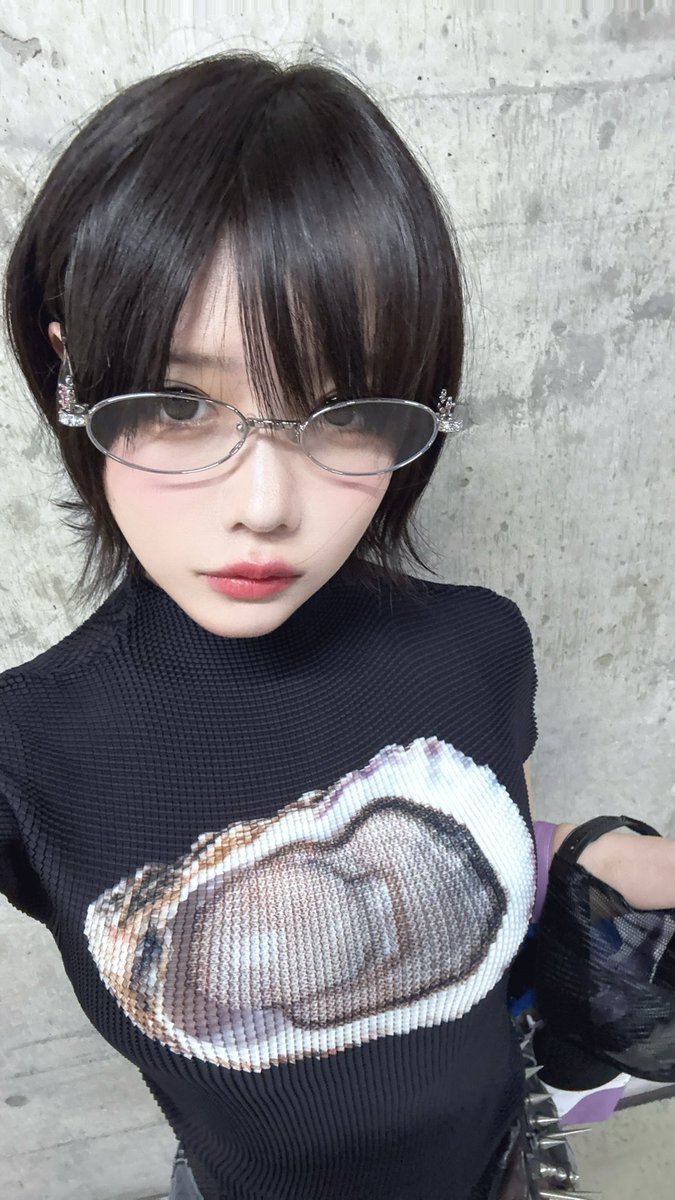 manmamia01's tweet photo. あのちゃんとあむちゃんとひょうろく同じ服着てて神 https://t.co/BLV4i7zLZx