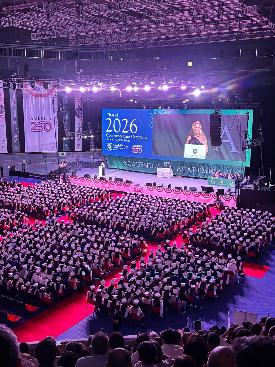 FEDACXarxa's tweet photo. Enhorabona a la nostra alumna Alba Siles! S’ha graduat del programa Diploma Dual, aconseguint el seu High School Diploma americà.
És la nostra 2a graduada i estem molt orgullosos del seu compromís, maduresa i creixement personal. El futur és teu, Alba!
#BATdual #DiplomaDual https://t.co/XlcQLQQSwo