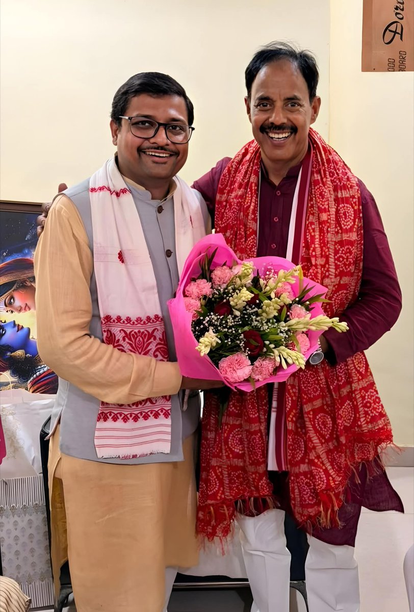 shivanshsirji's tweet photo. भाजपा नोएडा महानगर के माननीय जिलाध्यक्ष श्री महेश चौहान जी से उनके जन्मदिन पर भेंट कर शुभकामनायें प्रेषित करी।

आप दीर्घायु हो व सदैव स्वस्थ रहें ईश्वर से यहीं कामना हैं।

@maheshbjpup

@BJP4NoidaMN @BJP4UP https://t.co/7g2cLvlvuU