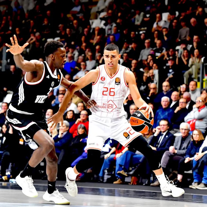 EurohoopsTR's tweet photo. 🚨 Maccabi Tel Aviv'den Yam Madar'a vergiler dahil 4 milyon euro!

💰 Maccabi, 25 yaşındaki oyun kurucuyla üç yıllık bir sözleşme konusunda el sıkışarak kulüp tarihinin en pahalı transferine imza atmak üzere.

(via Sport 5) https://t.co/bOXuCM2T1A