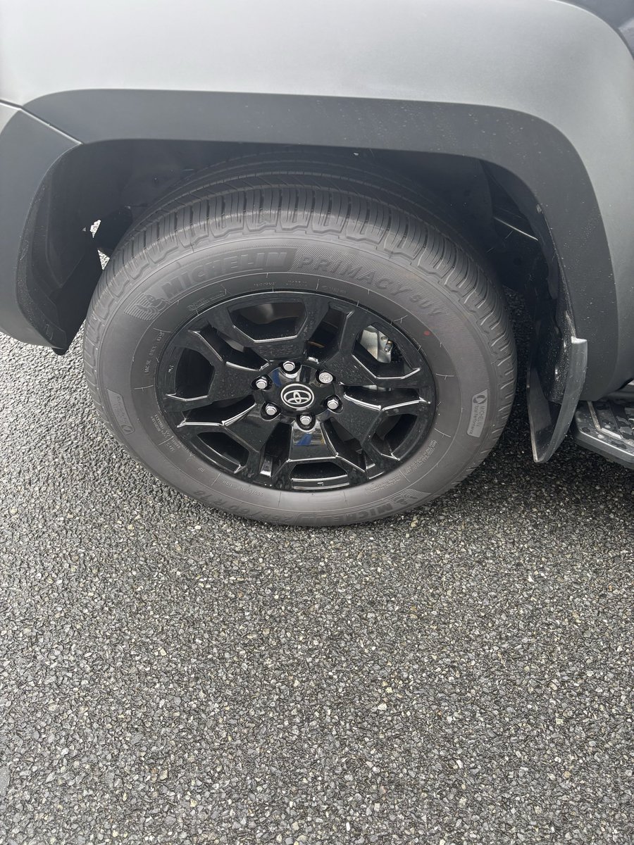 gr58325102's tweet photo. ディーラーさんに🚗
Morizo RR落選😭も伝えると、
⛷️スキーで雪山行くならこちらでしょうと勧められた車と共に。
#ランクルFJ https://t.co/w39IkoPy6R