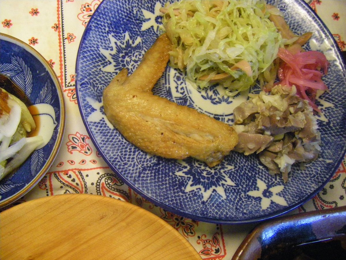 Eiko10211's tweet photo. 夕飯は、「砂肝の中華風マリネ」と「キャベツのアンブーレ（カリー子さんのレシピ）」とバゲット＋フムスで。アンブーレ、極上の味。簡単なのにすごいっ！！フランスの田舎料理のようだけど、とてもシンプルで、素材が生かされてる。明日朝のために、再度仕込みました。 https://t.co/LEZMIuYWlF