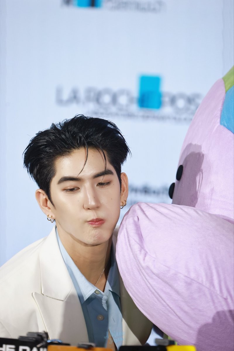 iblueyouna's tweet photo. 050726 | LAROCHE POSAY X SEACEAN

เชี่ยนปุปุปะป๊า 🤲🏻🤏🏻

#EffaclarxSeaAvocean 
#sea_tawinan @sea_tawinan https://t.co/Mo8yCnIgVc