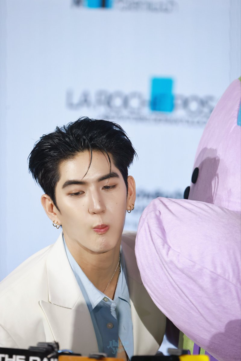 iblueyouna's tweet photo. 050726 | LAROCHE POSAY X SEACEAN

เชี่ยนปุปุปะป๊า 🤲🏻🤏🏻

#EffaclarxSeaAvocean 
#sea_tawinan @sea_tawinan https://t.co/Mo8yCnIgVc