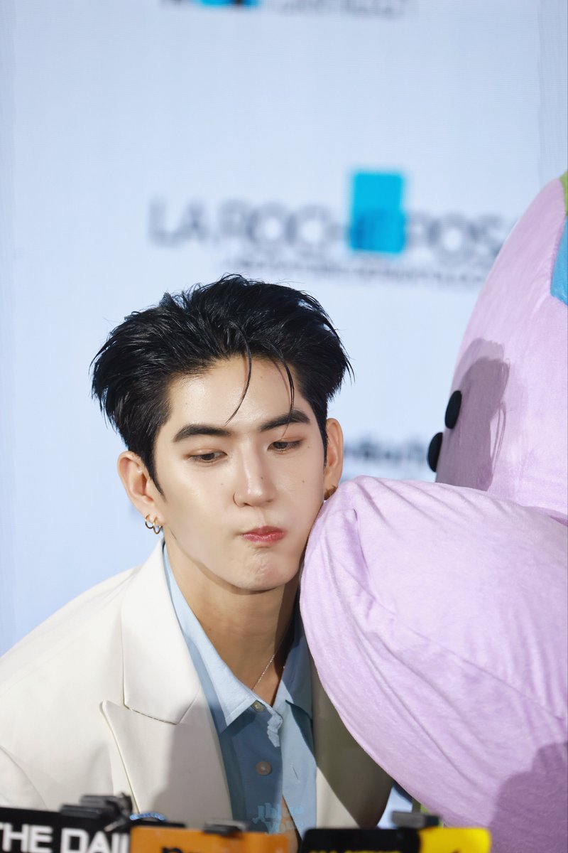 iblueyouna's tweet photo. 050726 | LAROCHE POSAY X SEACEAN

เชี่ยนปุปุปะป๊า 🤲🏻🤏🏻

#EffaclarxSeaAvocean 
#sea_tawinan @sea_tawinan https://t.co/Mo8yCnIgVc