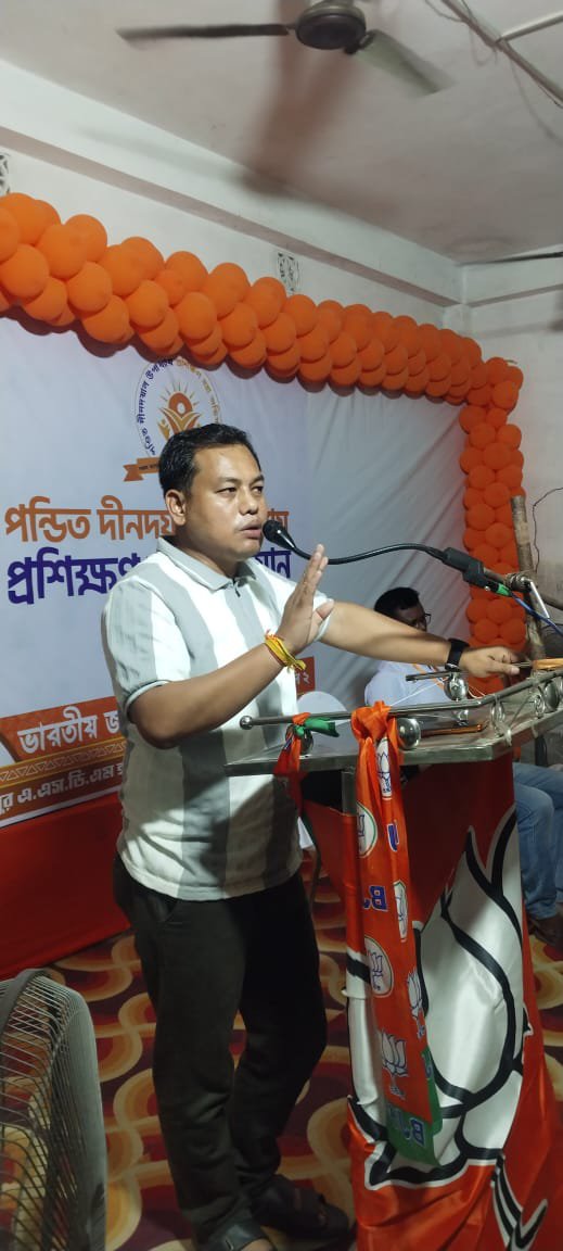 TapasChandraRoy's tweet photo. পণ্ডিত দীনদয়াল উপাধ্যায় প্রশিক্ষণ মহা অভিযান–২০২৬

আজ দক্ষিণ দিনাজপুর জেলার হরিরামপুর মণ্ডল–২-এর হরিরামপুর এ.এস.ডি.এম. হাই স্কুলে আয়োজিত 'পণ্ডিত দীনদয়াল উপাধ্যায় প্রশিক্ষণ মহা অভিযান–২০২৬' কর্মসূচিতে উপস্থিত থাকার সৌভাগ্য হলো।

ভারত মাতা কি জয়। 🇮🇳 https://t.co/LKntARPTkK