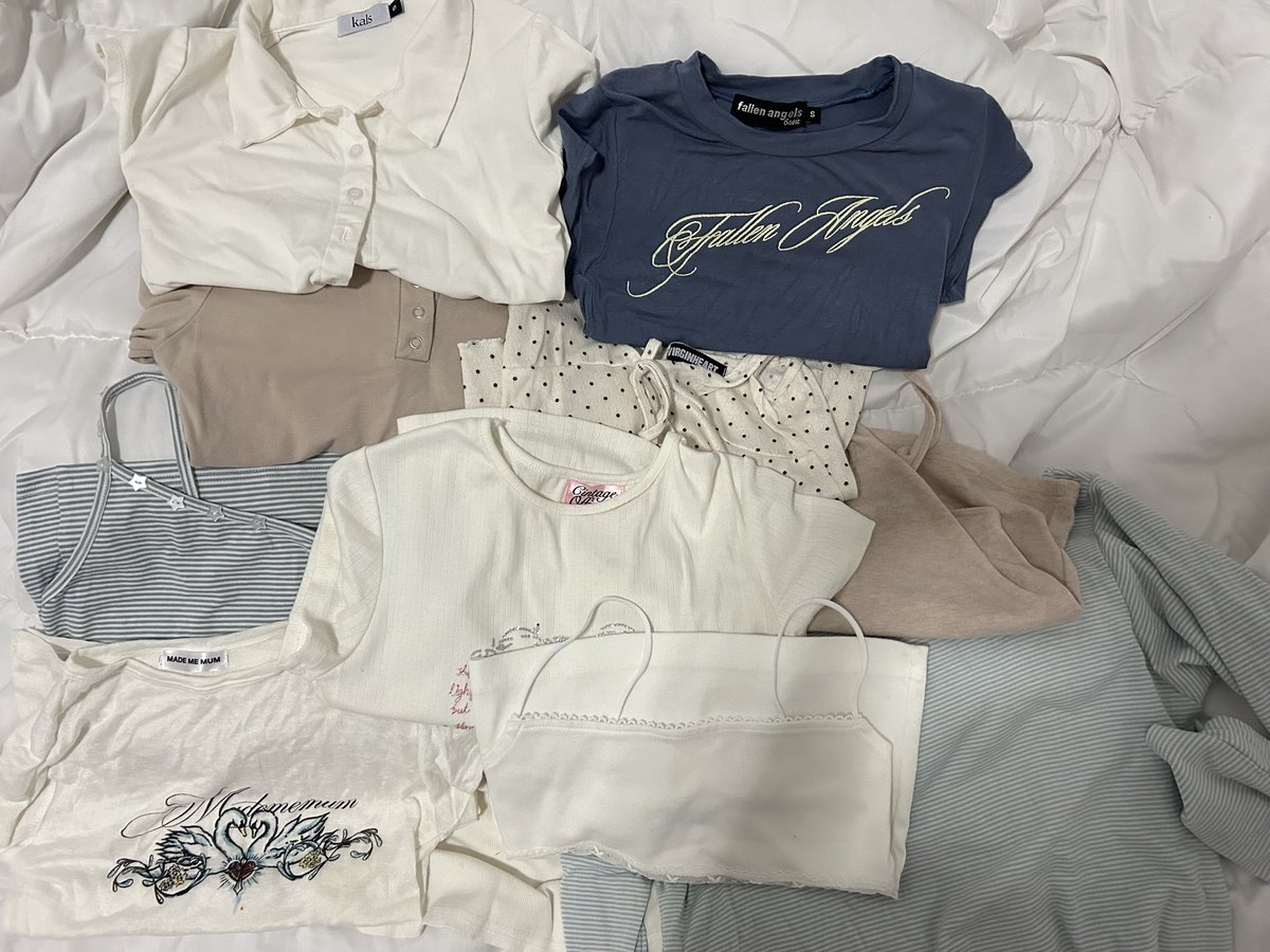 dreamgurl126's tweet photo. ส่งต่อเสื้อผ้ามือ ✌🏻 เค้าเองคับ 
ส่วนใหญ่เป็นแบรนด์ออจอ  (cintage vgh fallen angels made me mum)ใส่ 1-3 ครั้ง 🫶🏻🫶🏻

ลงคืนนี้ 21:00 น. 

ส่ง flash 40 บาท (ปัก/รี ลด 10 บาทคับ)
#ส่งต่อเสื้อผ้า #ส่งต่อเสื้อผ้ามือ2 #ส่งต่อcintage #ส่งต่อ #โล๊ะตู้ https://t.co/FCat2ktugq