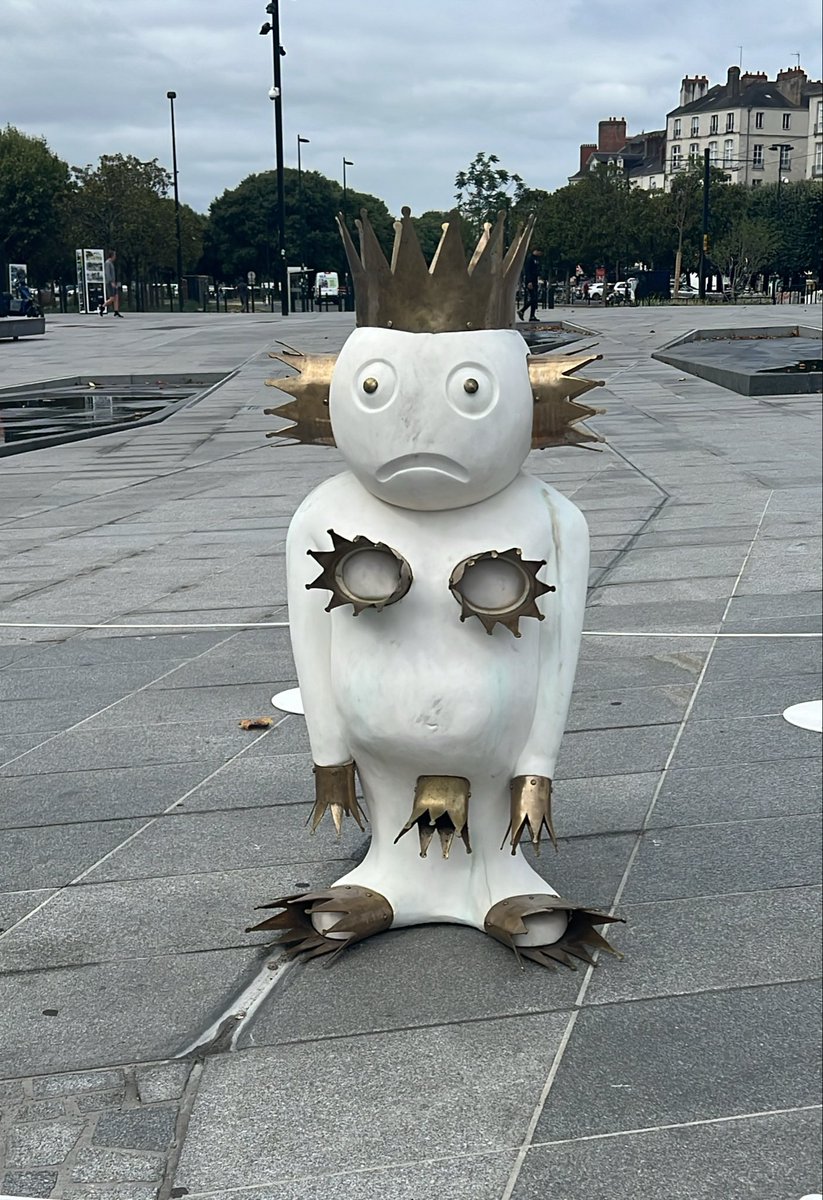 NicolasQuiPaie's tweet photo. 💸 1 JOUR, 1 GABEGIE

JOUR 13

💰 23 716 225 € 💰

C’est le montant prévisionnel inscrit en 2026 par Nantes Métropole pour la SPL Le Voyage à Nantes.

Parmi leurs événements : Le Voyage à Nantes et Le Voyage en Hiver.

Pendant que les enfants de Nicolas n'ont toujours pas de clim à l'école, la métropole lui facture des poteaux en bouse de vache séchée, reliés par un trait vert peint au sol à des carcasses de voiture, et appelle ça une expérience culturelle.

En prime, toute contradiction de sa part sera qualifiée de Nantes-Bashing.

Bonus : la SPL a aussi traîné une affaire de marchés publics autour du Carrousel des mondes marins, avec mise en examen de son ancien patron pour favoritisme et prise illégale d’intérêts.

À Nantes, l’éléphant n’est pas le seul à arroser tout le monde.

ON COUPE ✂️ ?
