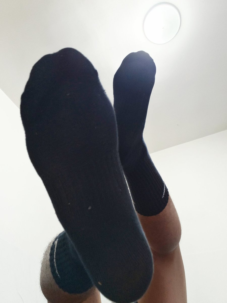 clouddilichou's tweet photo. 运动完的黑袜���到谁嘴里
#黑袜 https://t.co/cs5wCLhoBs
