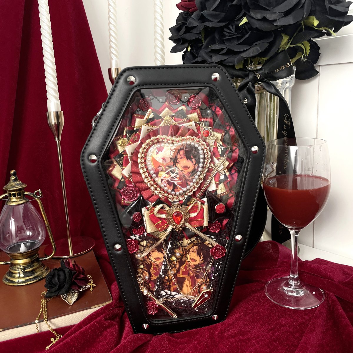 three_fleas's tweet photo. Gothic Ita Bag, but Make It Iconic 🖤
#itabag #threefleasbags #stylishlook #creativedesign #uniquedesign https://t.co/Rr2pLuZPV5