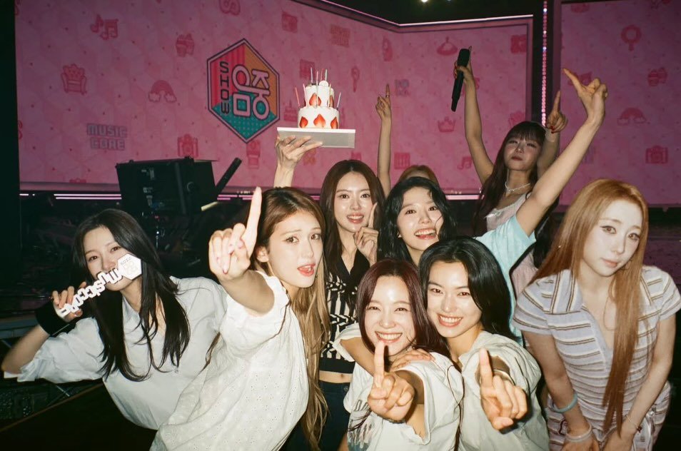 ioiuaena's tweet photo. —🍦260705 #아이오아이 #IOI

sejeong instagram update with ioi 🐢🩷

“before getting completely soaked in the summer rain,
at the end of spring, at the very end, until the absolute end,
i am leaving after truly enjoying myself to the fullest🌸

even though it was a time that felt like a mirage,
thanks to that time, i feel like iʼve gained the strength to live well through the next 10 years ahead.

i am truly, sincerely grateful!!
everyone, please be happy!”

#KimSejeong