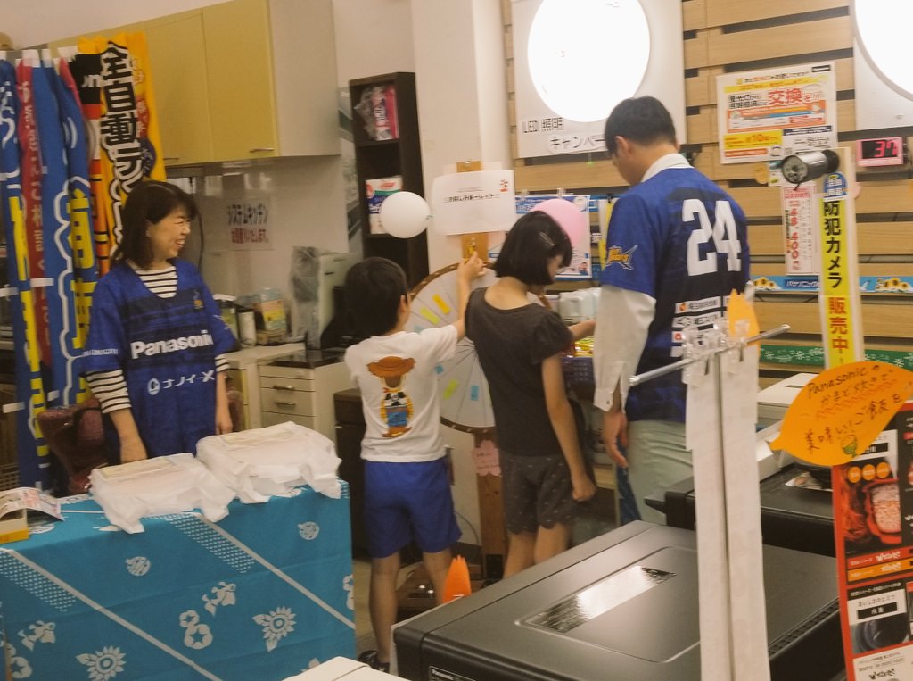 OS_tsunemi's tweet photo. 売り出し終了

2日間で239世帯の方にご来場いただきました。

たくさんのご来場ありがとうございます✨

7日からは恒例のお楽しみ抽選会を開催予定です！
(抽選対象の方へは事前におハガキをお送りしております。) https://t.co/kDVroyRdwq