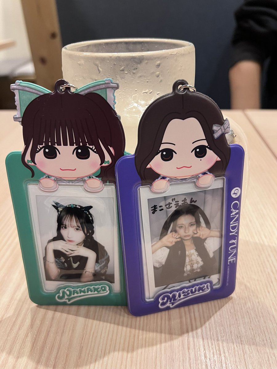 makozaemon0705's tweet photo. やっと！チェキ飲みというものが出来ました✌️ https://t.co/TkV00gsMOi