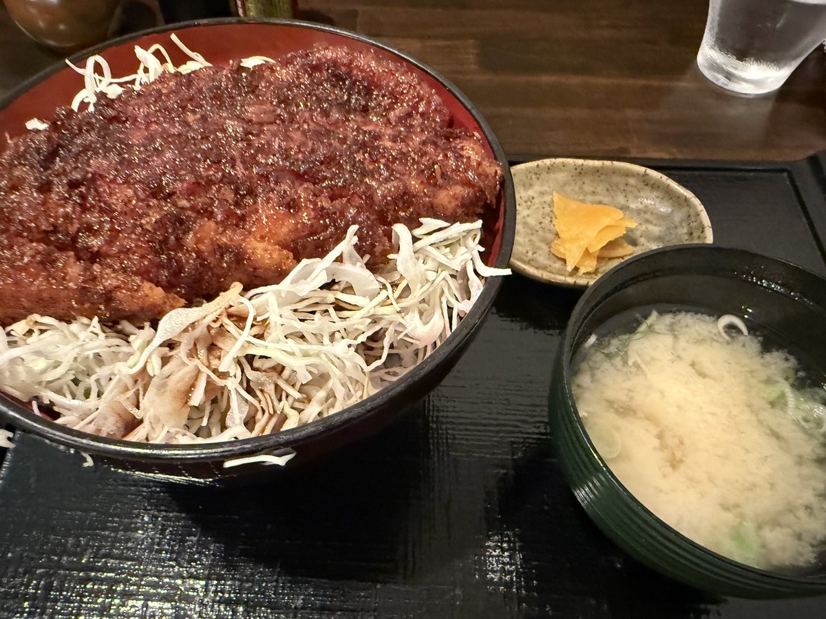 kuttievo's tweet photo. どうせ渋滞するので腹ごしらえ。帰り着く頃にはまた腹が減る。 https://t.co/4o4aXJ14il