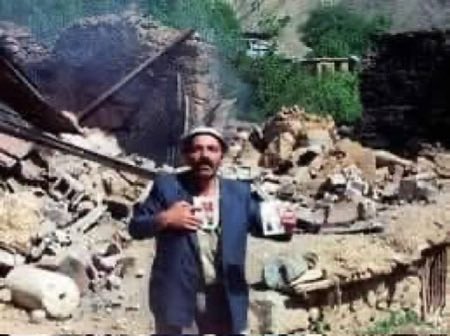 mkulunk's tweet photo. Bugün 5 Temmuz…

Başbağlar Katliamı’nın 33. yılında yüreğimizdeki acı hâlâ ilk günkü gibi taze…

5 Temmuz 1993’te, tek suçu bu topraklarda yaşamak olan 33 masum vatandaşımız, PKK ve arkasındaki akıl tarafından gerçekleştirilen saldırıda hunharca katledildi. 

Camiler, evler ve okul ateşe verildi; Başbağlar’ın üzerine çöken duman, aradan geçen 33 yıla rağmen vicdanlarımızdan silinmedi.

Başbağlar, yalnızca bir köyün değil, milletimizin ortak hafızasında derin iz bırakan bir acının adıdır.

Bu acıları unutmadan, kin ve nefretin değil; adaletin, hakikatin ve kardeşliğin hâkim olduğu bir gelecek için çalışmak hepimizin sorumluluğudur. 

Terörün her türlüsüne karşı durmak, masumların hatırasını yaşatmanın en önemli gereğidir.

Şehit edilen 33 vatan evladını rahmet, minnet ve dualarla anıyor; Rabbimizden kendilerine sonsuz rahmet, ailelerine sabır ve aziz milletimize bir daha böyle acılar yaşatmamasını niyaz ediyoruz.

Ruhları şad, mekânları cennet olsun.