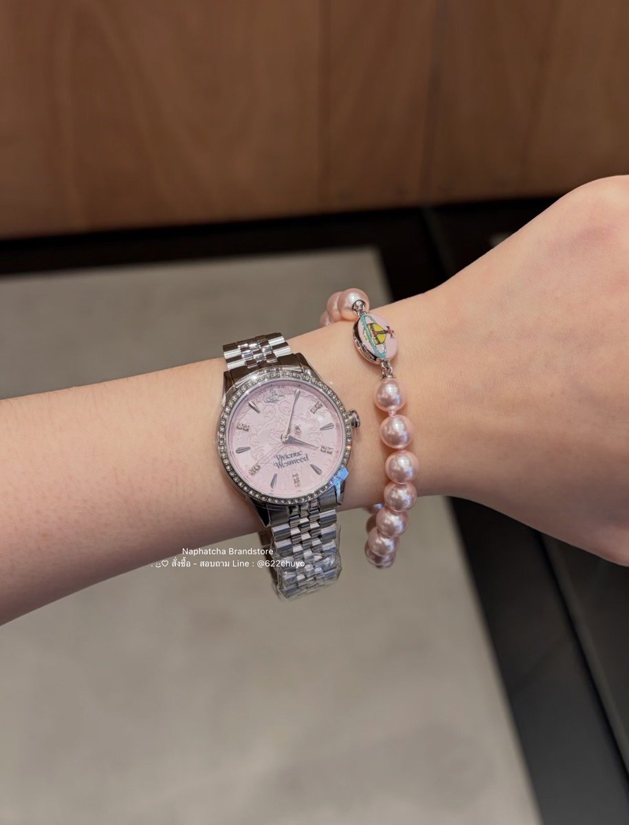 Npc_Brandstore's tweet photo. 💗 พร้อมส่งในไทยแล้วนะคะ 💗

🪐Vivienne Westwood Little Wallace Silver ~ Pink 🩷 รุ่นใหม่ล่าสุด ขายดีมากกกกค่ะ ลูกค้ารอสินค้าเข้ากันเป็นเดือนๆเลยนะคะ 🥹

Size Case : 32mm.
อุปกรณ์ครบ+ประกัน 2 ปี
🌷 Price : 9,990 THB 🌷

📱 สอบถาม - สั่งซื้อ Line : @622chuyc (มี@) https://t.co/IGkasyVhsA