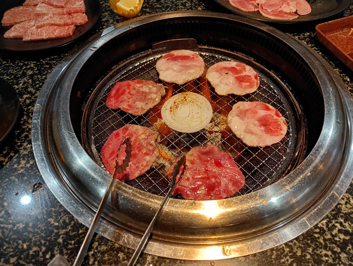 VOID1R1's tweet photo. 玉ねぎをタンにする儀式 https://t.co/BJpCLPKo29