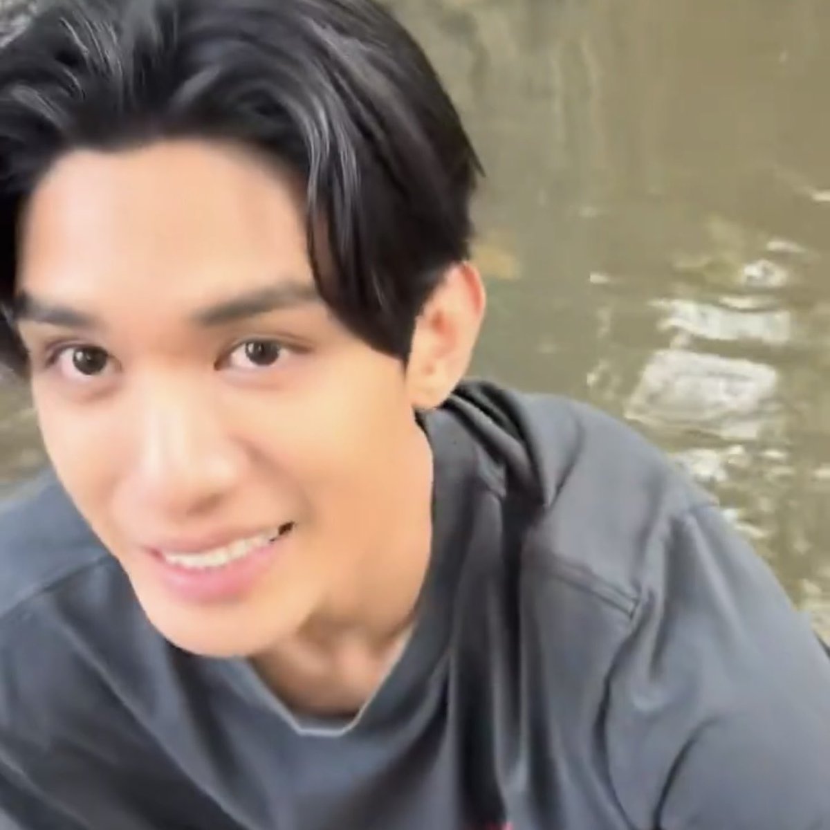 umeipipie's tweet photo. ถ้าไม่ใช่เจเจ จะได้เห็นสายตาแบบนี้จากไหน กล้องจ่ออยู่เต้มหน้าแต่มองแต่หน้าน้อง ✌🏻

#netsiraphop https://t.co/rIHVuxeo8J