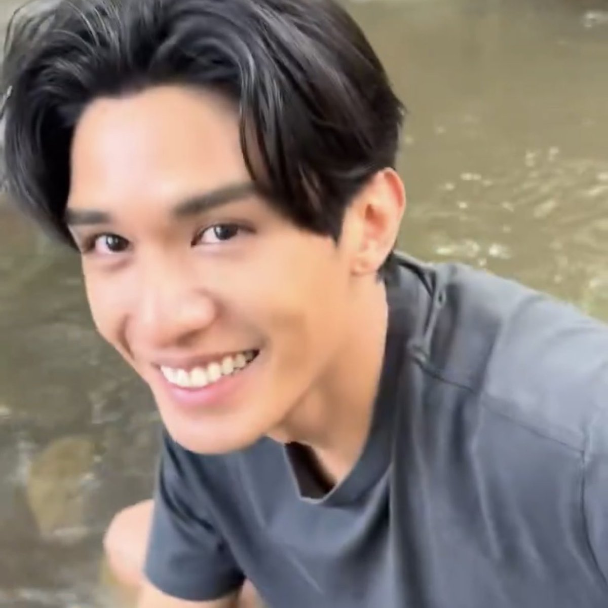 umeipipie's tweet photo. ถ้าไม่ใช่เจเจ จะได้เห็นสายตาแบบนี้จากไหน กล้องจ่ออยู่เต้มหน้าแต่มองแต่หน้าน้อง ✌🏻

#netsiraphop https://t.co/rIHVuxeo8J