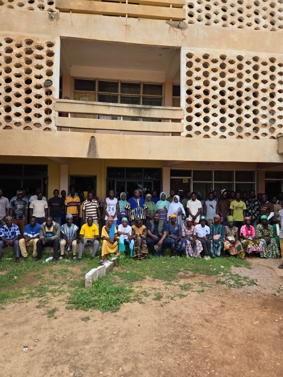 johndumelo's tweet photo. Yesterday, i drove from Accra to Zebilla in the Bawku West District to interact with tomato farmers who are getting ready for this years dry season tomato farming. I met up with folks from FarmMate Africa who are also fully commited to this course. I assured the farmers of government's support for this year's dry season farming and also marketing of their produce after harvest. #idey4u