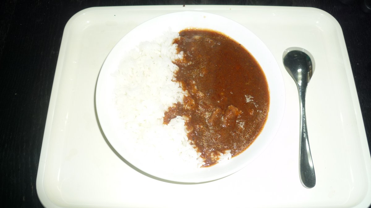 gbu16mk83's tweet photo. ＃レトルトカレー
ハウスの食べログ百名店シリーズのフレンチカレーを食べました。😋
シャバシャバ系のルーでスパイス感は感じましたが，塩味が薄く味がぼやけている感じでした。🤔
あと値段の割に具が寂しかった気がします。😢
リピは無しです。😩 https://t.co/VVoNoSRiwW