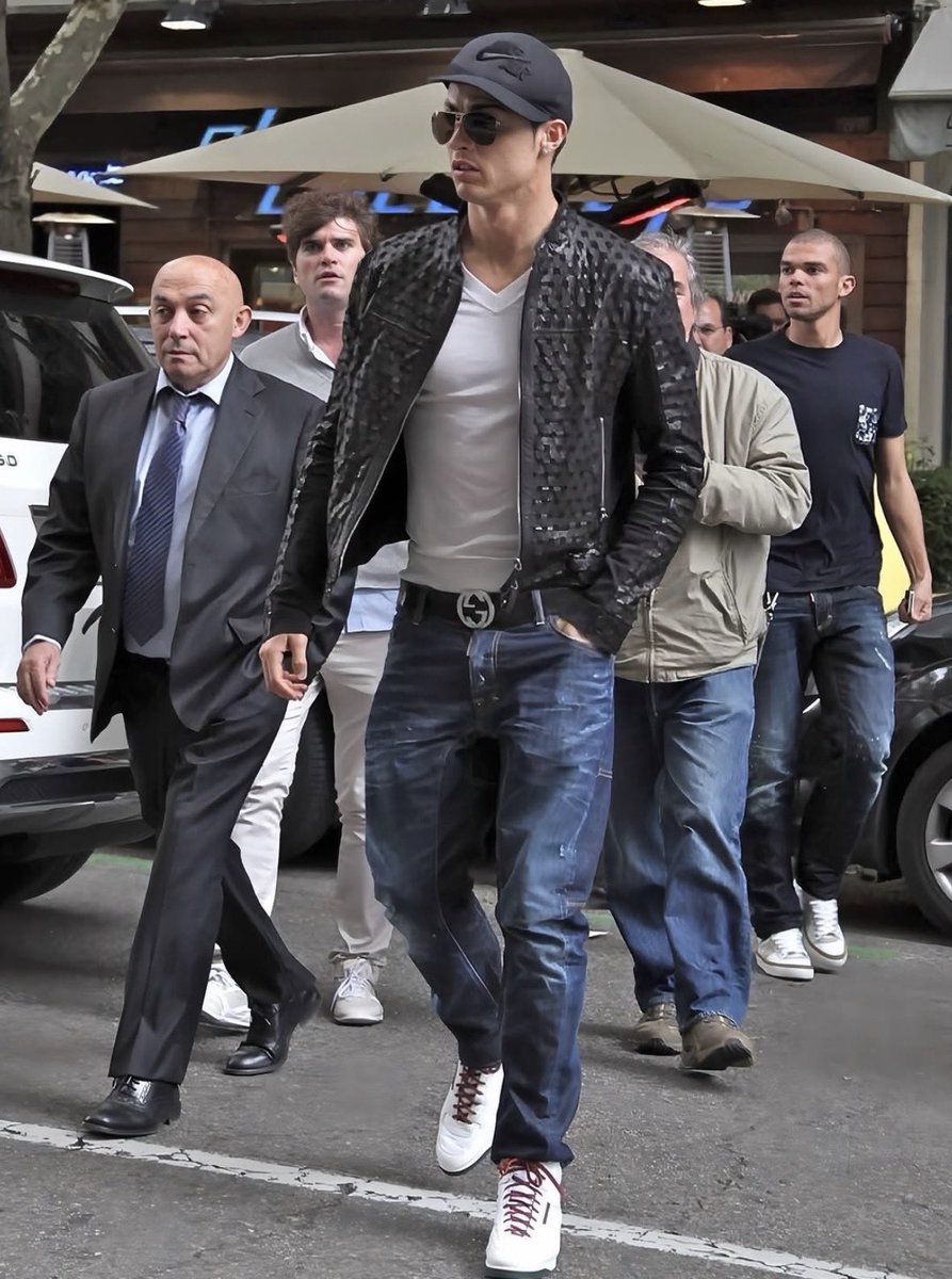 _belikebaddy's tweet photo. Cristiano Ronaldo has always had that Aura, the fashion goat 🐐 https://t.co/o5E7NrViV5