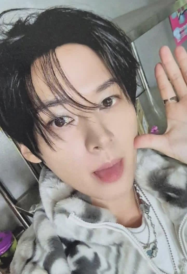 babyleeknow_'s tweet photo. [  blep  (,; ⩌ ;,)  ] https://t.co/agAT1EVFB7
