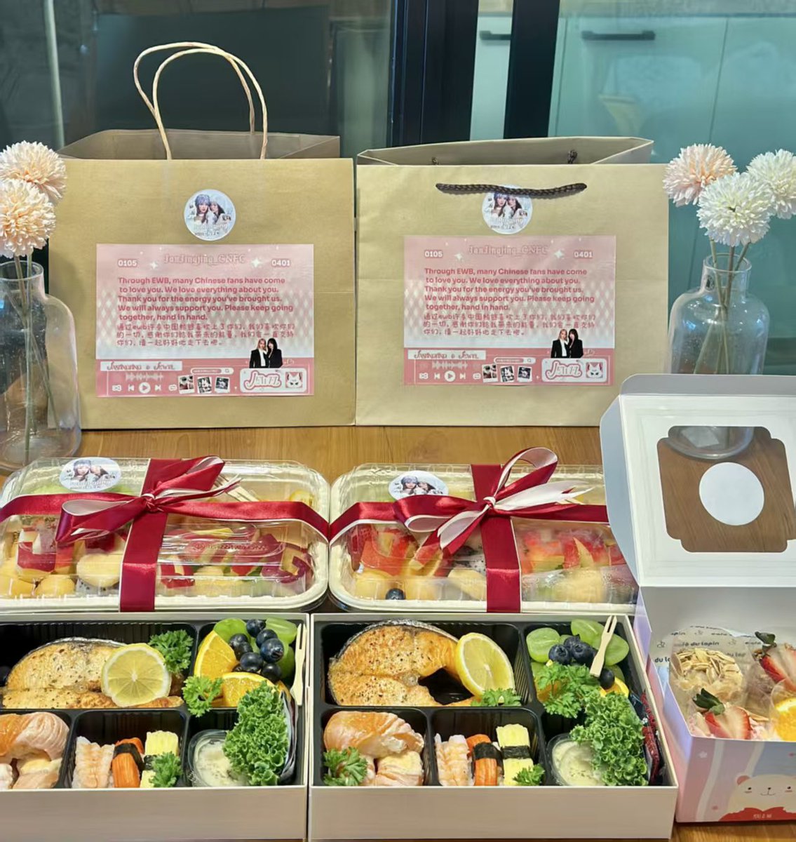 janjingjing_cn's tweet photo. ❤️EWB Final EP. Support🩷
@Janhae @Jingjingyu364

Part 3 Food support
We've prepared delicious food and 100 bottles of drinks. Hope Janjingjing eats and drinks well❤️
thanks:@RuaEektea
#JanJingjing #แจนจิงจิง #ENEMIESWITHBENEFITS 
#JANHAE #JANIVERSE  #jingjingyu https://t.co/Z1GeLnEoTx