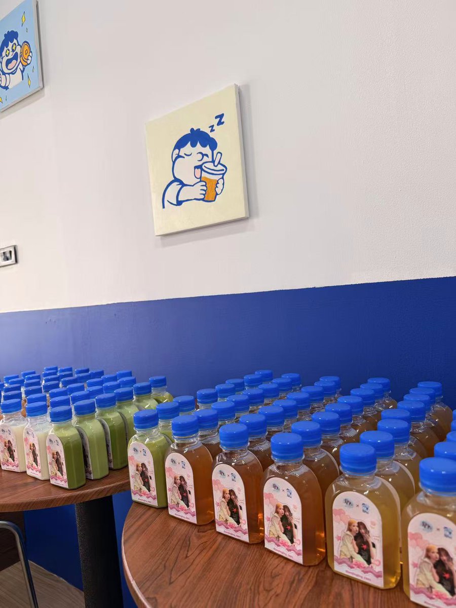 janjingjing_cn's tweet photo. ❤️EWB Final EP. Support🩷
@Janhae @Jingjingyu364

Part 3 Food support
We've prepared delicious food and 100 bottles of drinks. Hope Janjingjing eats and drinks well❤️
thanks:@RuaEektea
#JanJingjing #แจนจิงจิง #ENEMIESWITHBENEFITS 
#JANHAE #JANIVERSE  #jingjingyu https://t.co/Z1GeLnEoTx