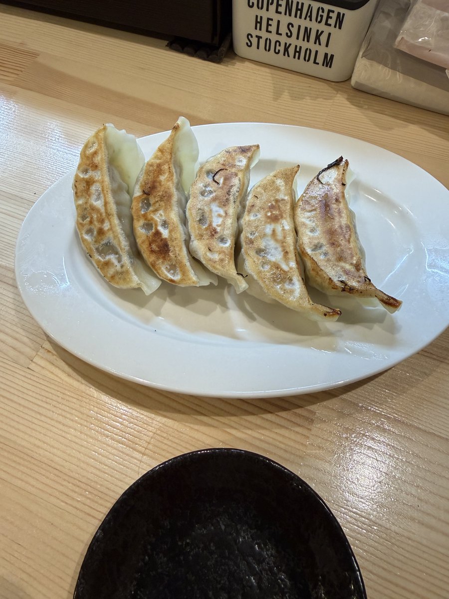 2liter_2liter's tweet photo. らぁ麺本気人@土気 7/4夜
醤油そバ、チャーシュー丼、餃子5個
一口食べると口の中にスープと麺の香りがすごい！！美味しい！丼もいい！
遠いけどまた行きたい。塩と辛つけ麺。
友人と。
#ラーメン https://t.co/HxlnByChNR