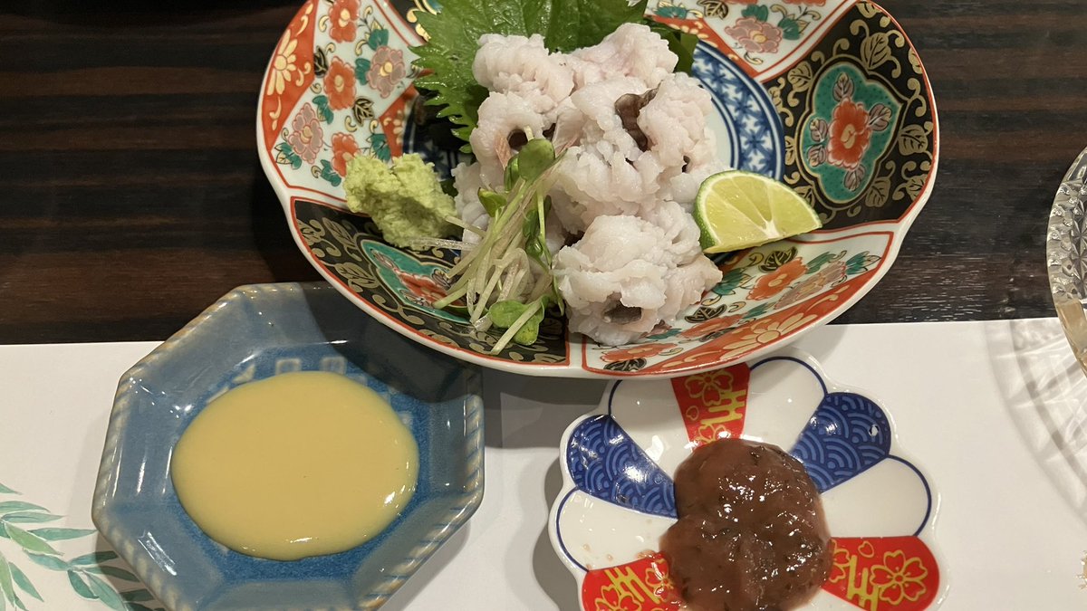 exas2's tweet photo. 徳島駅近くの飲み屋さんで鱧の湯引きなど。
あまり食べる機会はないけれど、酢味噌に合いますね。
御殿桜、山笑と共にご馳走様でした。 https://t.co/aXvK7Q7KDS