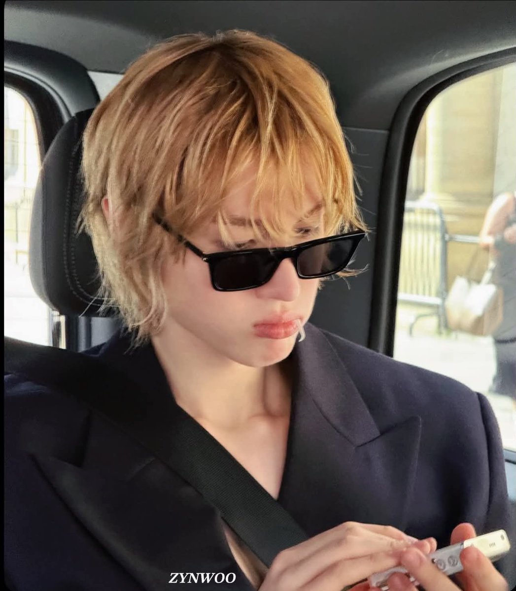 Bomi8n's tweet photo. @GQKOREA @cortis_bighit Martin and YSL continue to capture everyone’s attention. Martin Edwards shines beautifully in YSL.
#MARTINxSaintLaurent  #SaintLaurent  @YSL @cortis_bighit https://t.co/b5c70AKAVE