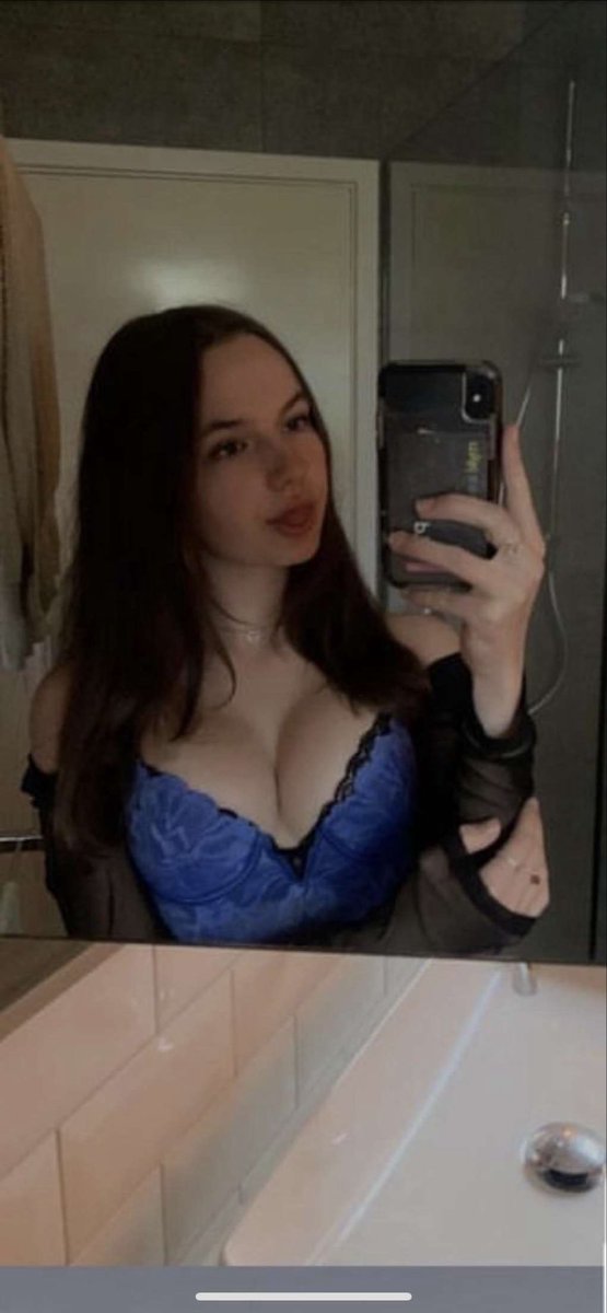 GoonAddictBops's tweet photo. i’m so helplessly desperate to watch gooners pump their goon stick for my irl goddess dagmar https://t.co/AX307myW72