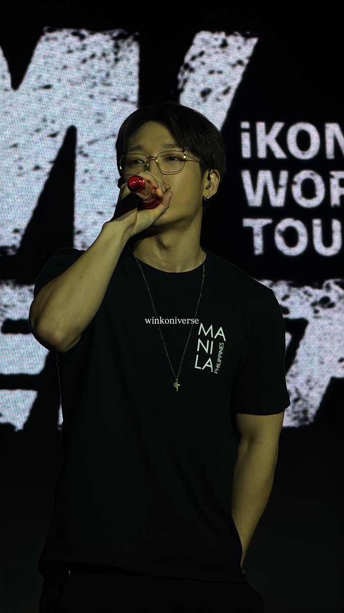 winkoniverse's tweet photo. BOBBY WEARING MANILA SHIRT 😭😭😭😭😭

iKON IS BACK
#MNLWaengWaengReady
#iKONinMANILA2026
#iKON_FOUREVER_TOUR_MNL https://t.co/uA9he3dP4I
