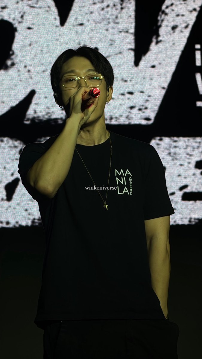 winkoniverse's tweet photo. BOBBY WEARING MANILA SHIRT 😭😭😭😭😭

iKON IS BACK
#MNLWaengWaengReady
#iKONinMANILA2026
#iKON_FOUREVER_TOUR_MNL https://t.co/uA9he3dP4I