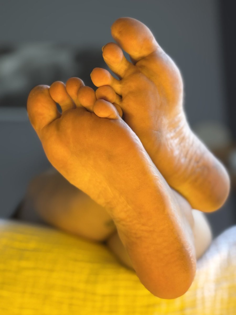 LuneFreya_13's tweet photo. @solessearching Golden soles. 👣☀️ https://t.co/O1Z6AfxYJO