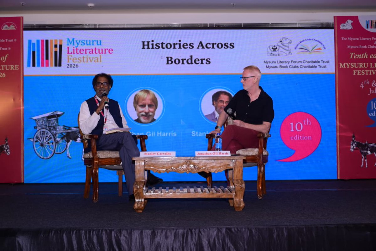 mysurulitfest's tweet photo. At “Histories Across Borders,” Jonathan Gil Harris and Stanley Carvalho explored how trade routes carried not only goods, but also languages, memories and ideas.

#MLF2026 #mysuruliteraturefestival #mysurubookclubscharitabletrust https://t.co/f4eQ47dPBN