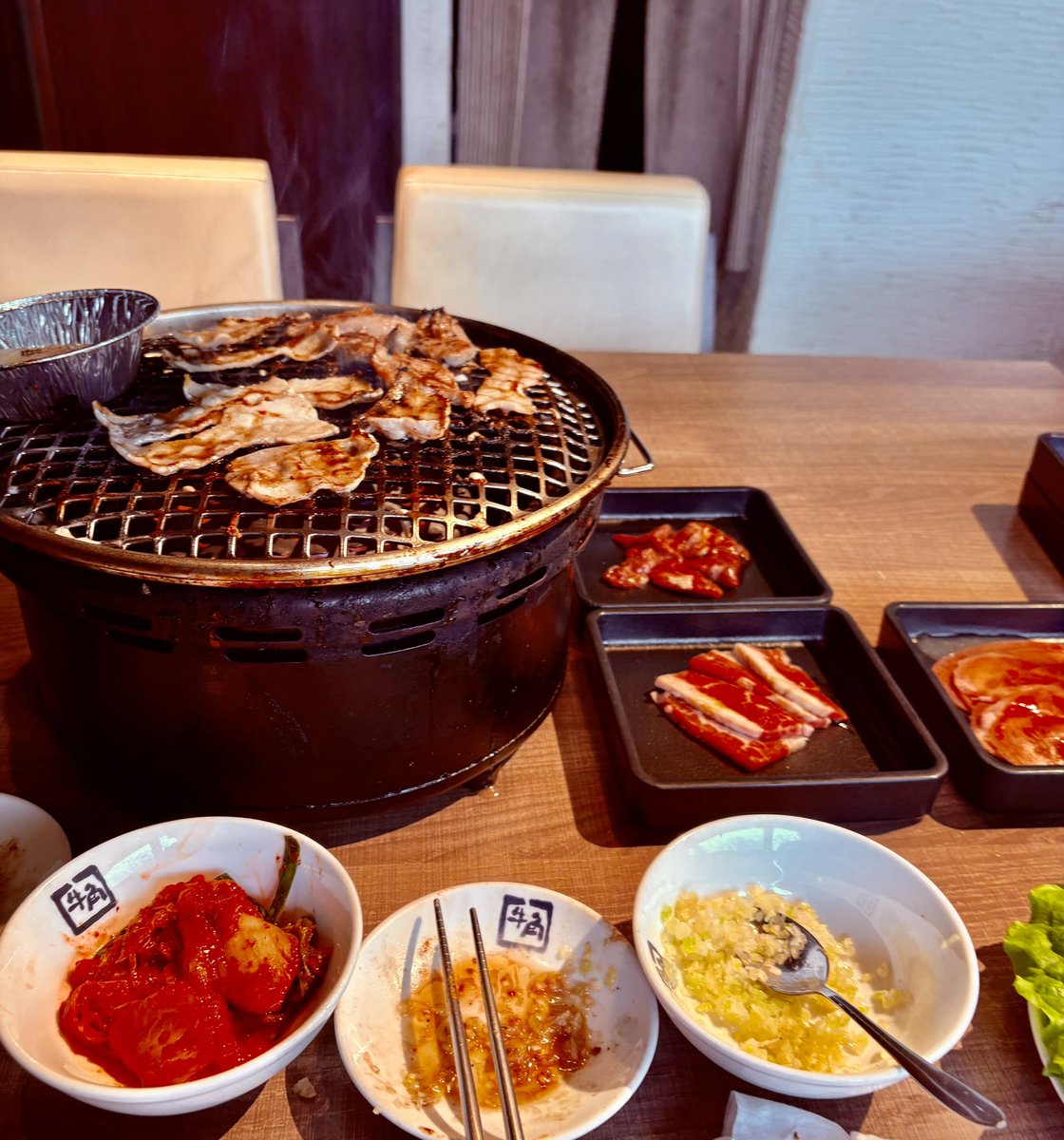 xloisp's tweet photo. ボーナス入ったので牛角で1人焼肉 https://t.co/Ws3yd2pY6S