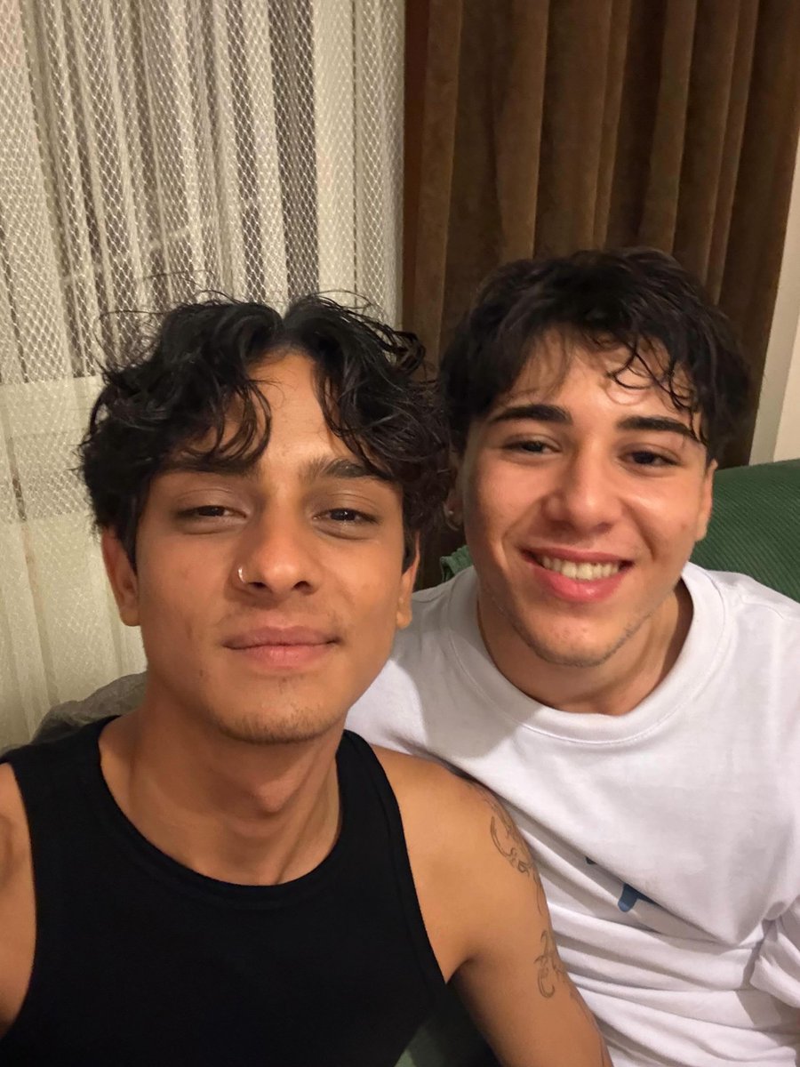 allfor4thgem's tweet photo. Babalarim ve cocuklarim sandogan ailemmmm birlikte debutlaticaz sizi tmmmm 🤨😭😭 https://t.co/irWPkCw5Qi