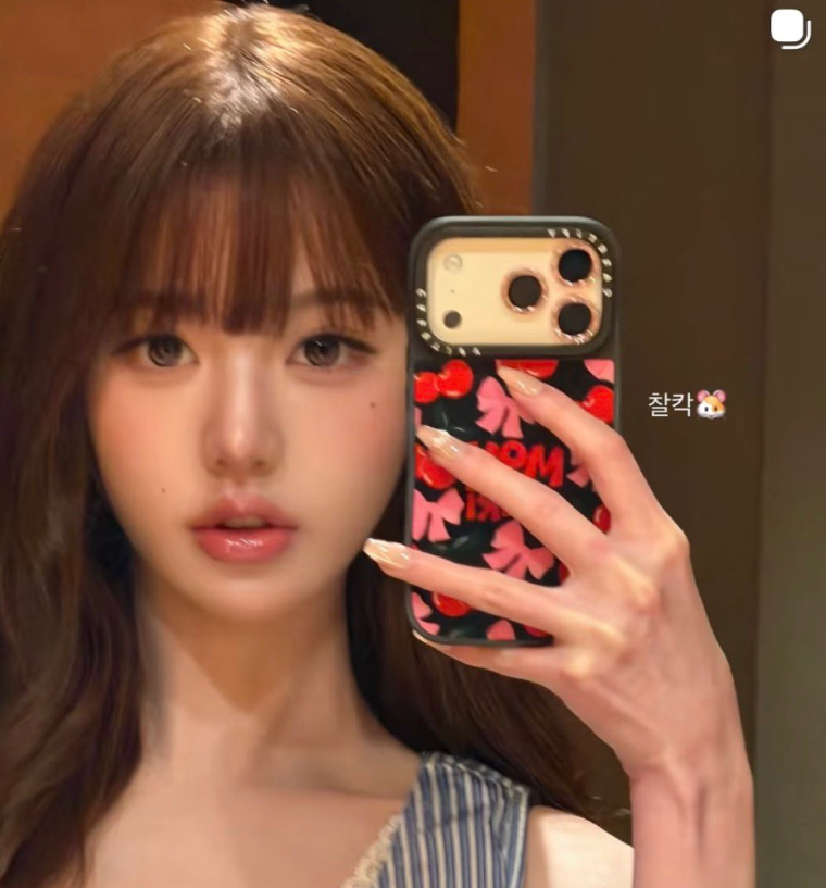 _wonyoungswife's tweet photo. wonyoung acknowledging pig hamster (때햄) which is a nickname she got because of that iconic photo i just know she’s been shown the edits😭 https://t.co/1dRzaunMCN