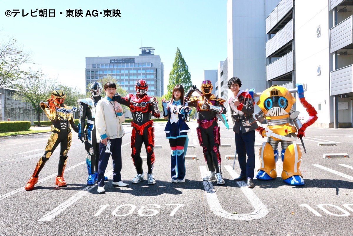 kohana_arisaka's tweet photo. 【超宇宙刑事ギャバン インフィニティ】第二十一話、ご視聴ありがとうございました！

 ギャバン大集結とっってもギャバかったですね…！！❤️💙💛💜

来週もお楽しみに〜！

@ProjectRED_Toei 
#有坂心花 #超宇宙刑事ギャバンインフィニティ #超ギャバン #アギ https://t.co/EsQgddNUpE