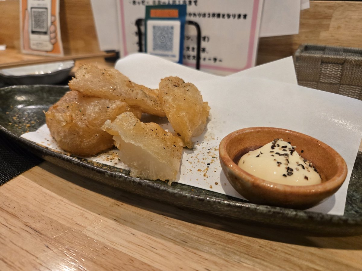 ANA_OKA_'s tweet photo. 3軒目は天満の蒲鉾居酒屋！
物珍しくて美味かです！！😋😋 https://t.co/YNh9zCzTK5