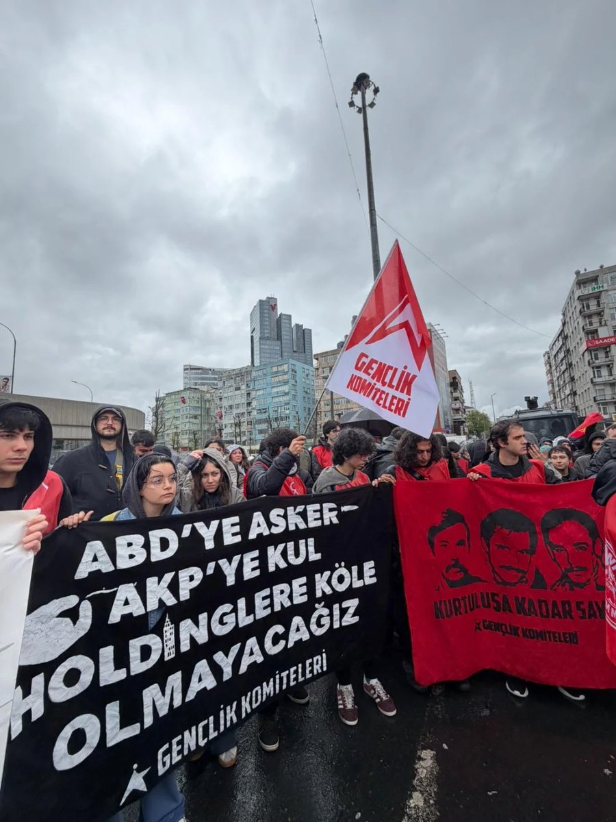 gkomiteleri7's tweet photo. Ne kadar denerseniz deneyin buradayız,
NATO’ya huzur vermeyeceğiz!

Bu sabah pek çok ilde aralarında yoldaşlarımızın da bulunduğu pek çok devrimcinin evi basıldı, gözaltı operasyonları yapıldı. 

Bu mücadele, baskılarla, sansürlerle bitmeyecek! 

7-8 Temmuz’da sokaklardayız! https://t.co/ef87i9ZDZu