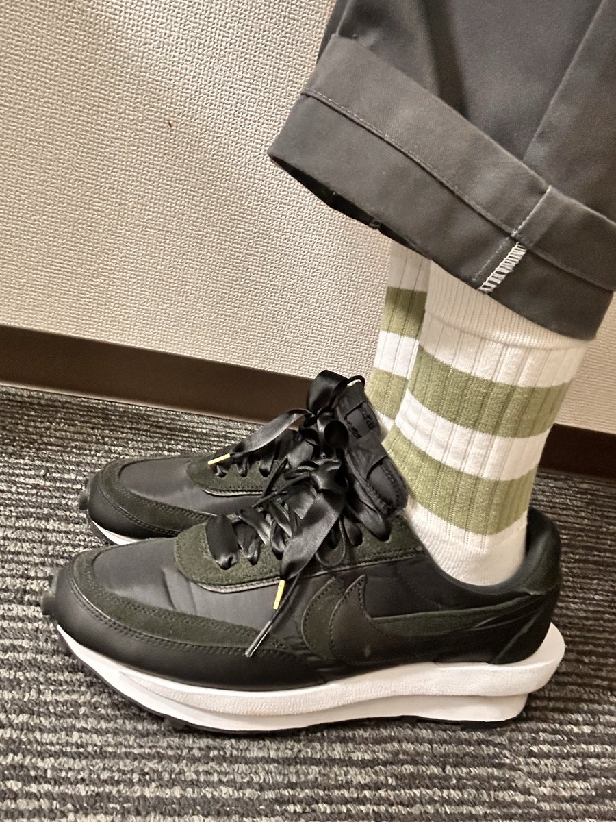 SanDiego_Jordan's tweet photo. 今日のアディ活。
少し肌寒いようなので、半袖シャツを。
この半袖シャツは、ポストを見て持っていたのを思い出しました。
半袖シャツもアクセントとして良いですね。
ワッフルソールはまっております。
#nike
#freewheelers
@addict_snkrs27 https://t.co/r3pm2i1F6y
